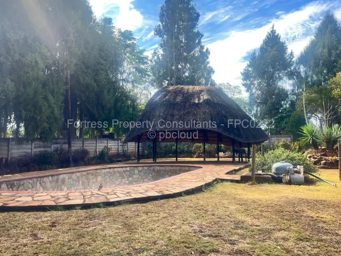 4 Bedroom House to Rent in Northwood, Harare