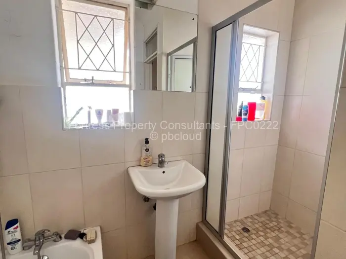 4 Bedroom House to Rent in Northwood, Harare