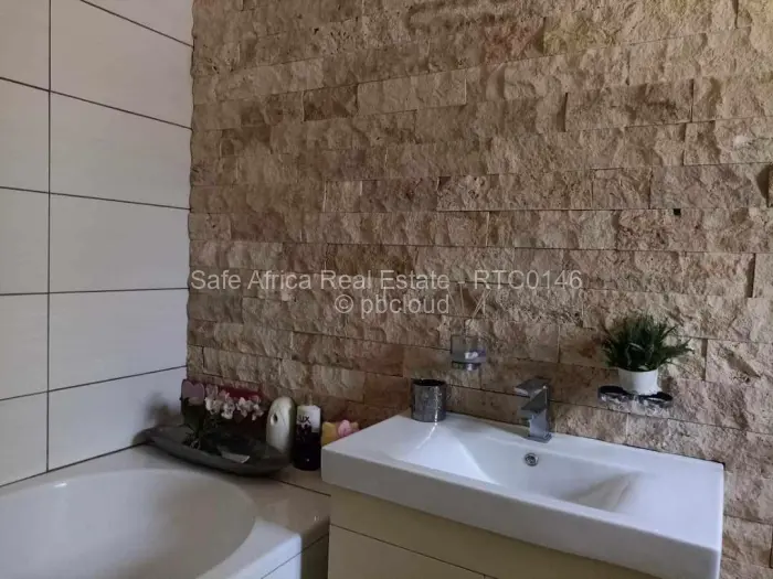 5 Bedroom House for Sale in Alexandra Park, Harare