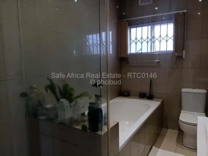 5 Bedroom House for Sale in Alexandra Park, Harare