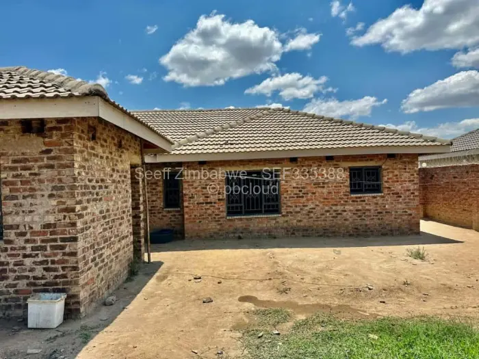 3 Bedroom House for Sale in Mainway Meadows, Harare