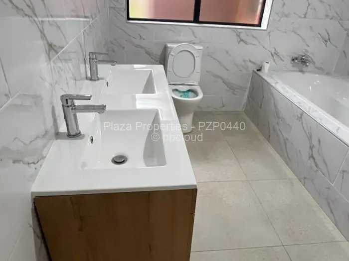 5 Bedroom House for Sale in Windsor Park, Ruwa