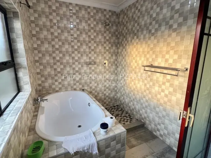 5 Bedroom House for Sale in Windsor Park, Ruwa