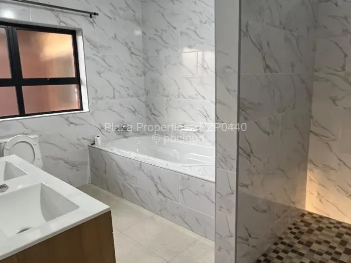5 Bedroom House for Sale in Windsor Park, Ruwa