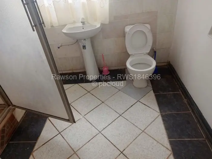 5 Bedroom House for Sale in Chinhoyi, Chinhoyi