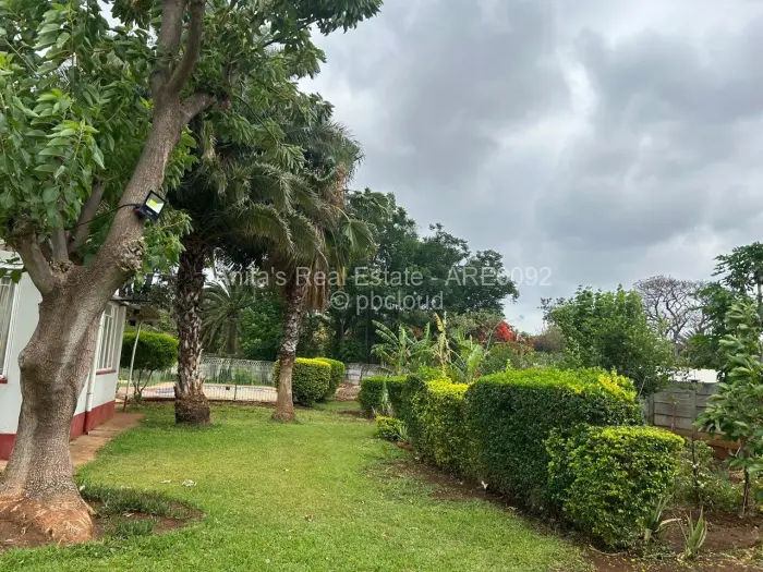 4 Bedroom House for Sale in Kumalo, Bulawayo