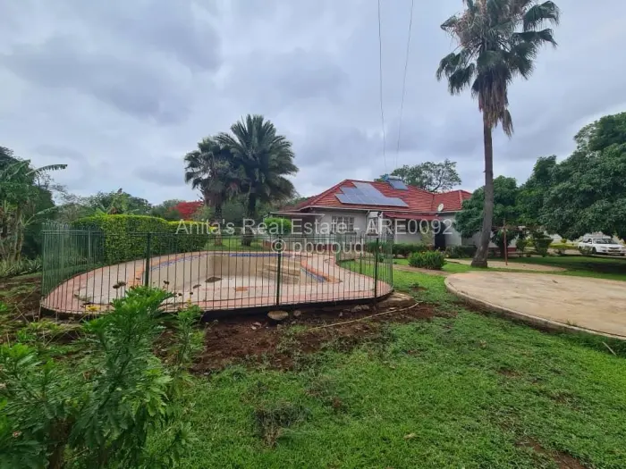4 Bedroom House for Sale in Kumalo, Bulawayo