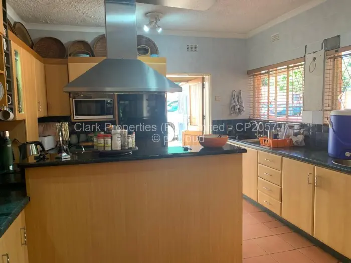 6 Bedroom House for Sale in Mandara, Harare