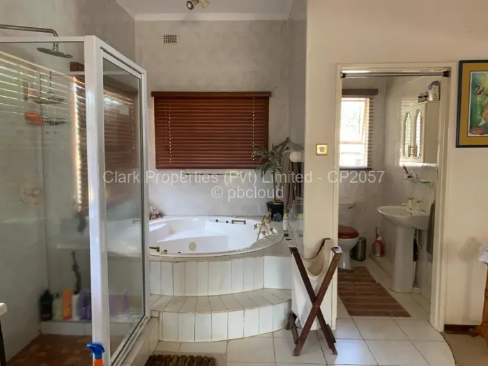6 Bedroom House for Sale in Mandara, Harare