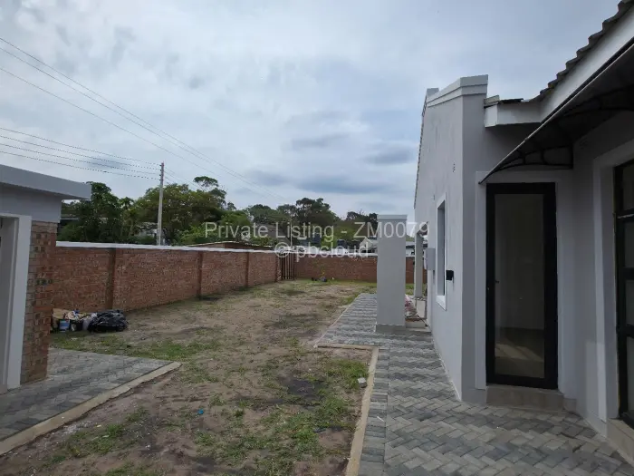 Townhouse/Cluster for Sale in Arlington, Harare