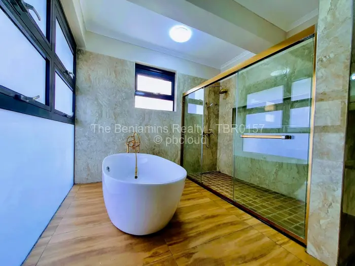 Townhouse/Cluster to Rent in Newlands, Harare