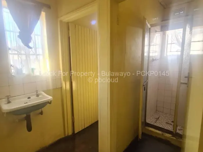 3 Bedroom House for Sale in Queens Park West, Bulawayo
