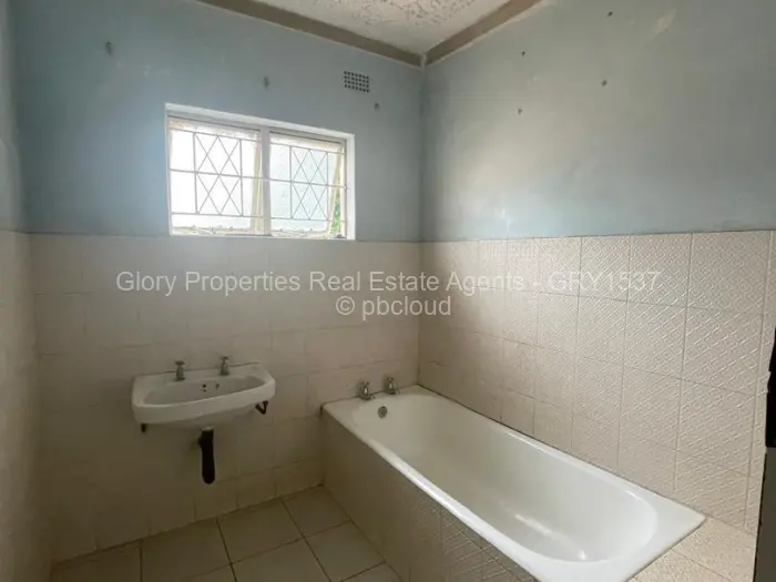 4 Bedroom House for Sale in Windsor Park, Ruwa