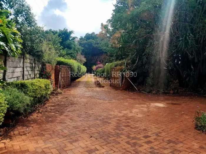 2 Bedroom Cottage/Garden Flat to Rent in Highlands, Harare