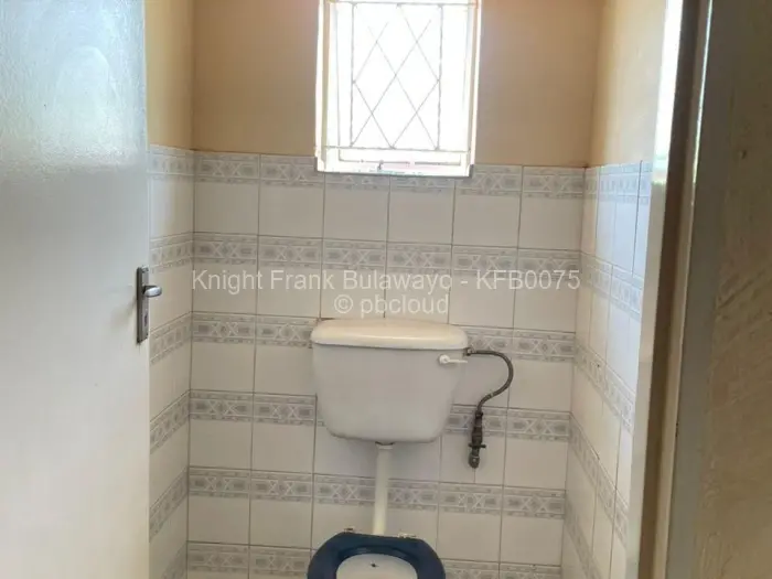 4 Bedroom House for Sale in Mahatshula, Bulawayo