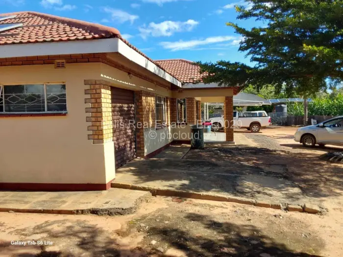 4 Bedroom House for Sale in Hertfordshire, Gweru