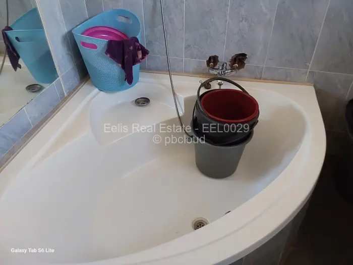 4 Bedroom House for Sale in Hertfordshire, Gweru