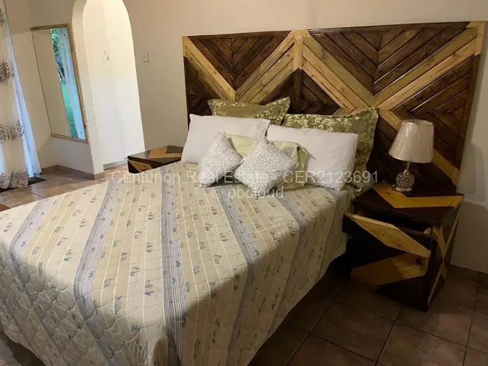 7 Bedroom House for Sale in Matsheumhlope, Bulawayo