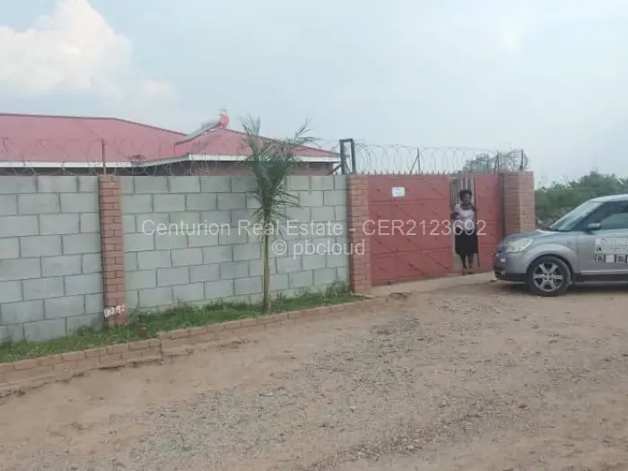 8 Bedroom House for Sale in Adelaide Pk Gweru, Gweru