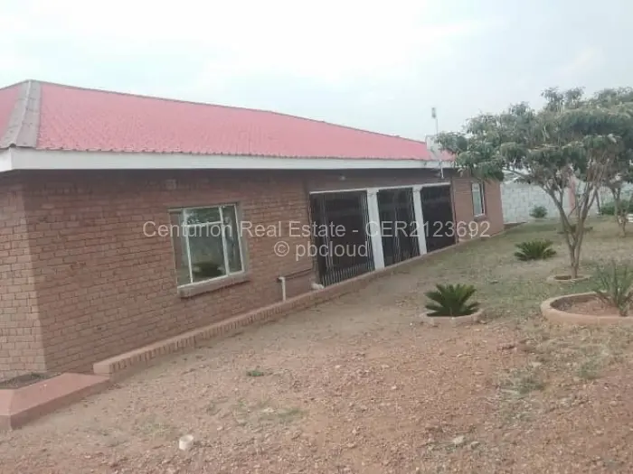 8 Bedroom House for Sale in Adelaide Pk Gweru, Gweru
