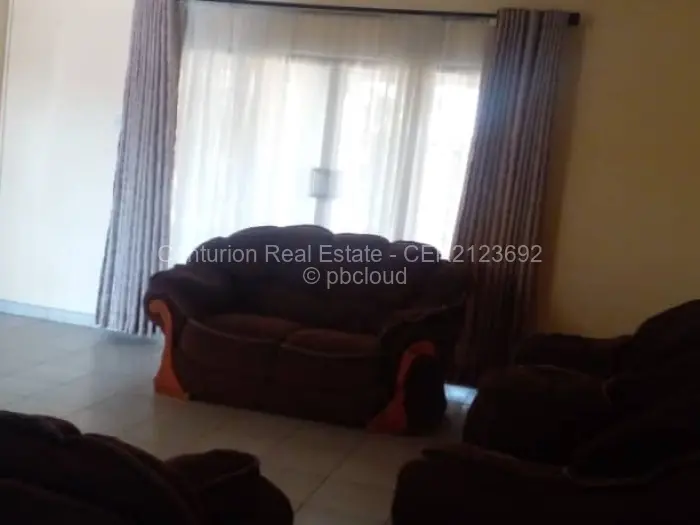 8 Bedroom House for Sale in Adelaide Pk Gweru, Gweru