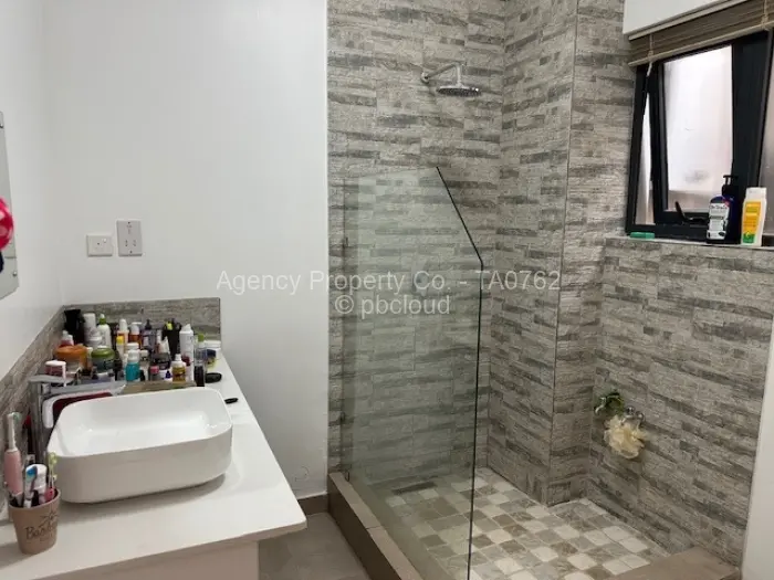 Flat/Apartment to Rent in Borrowdale, Harare