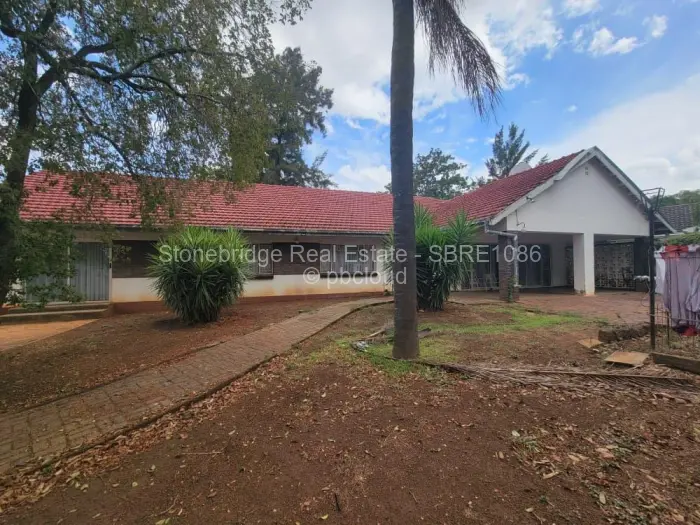 5 Bedroom House for Sale in Kumalo, Bulawayo