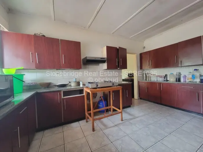 5 Bedroom House for Sale in Kumalo, Bulawayo