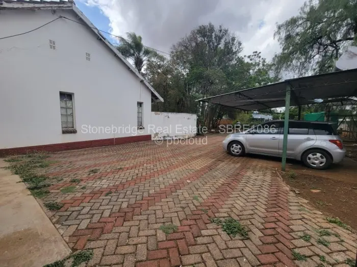 5 Bedroom House for Sale in Kumalo, Bulawayo