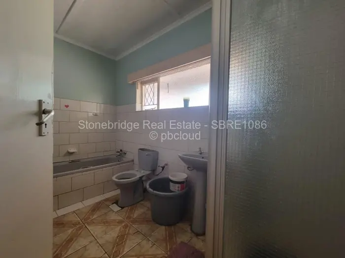 5 Bedroom House for Sale in Kumalo, Bulawayo