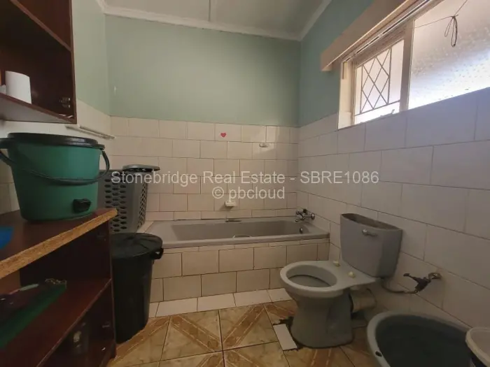 5 Bedroom House for Sale in Kumalo, Bulawayo