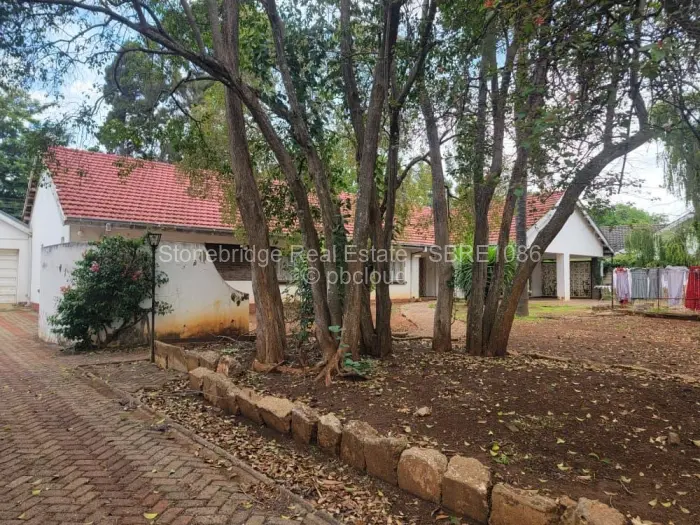 5 Bedroom House for Sale in Kumalo, Bulawayo