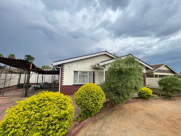 5 Bedroom House for Sale in Highfield, Harare