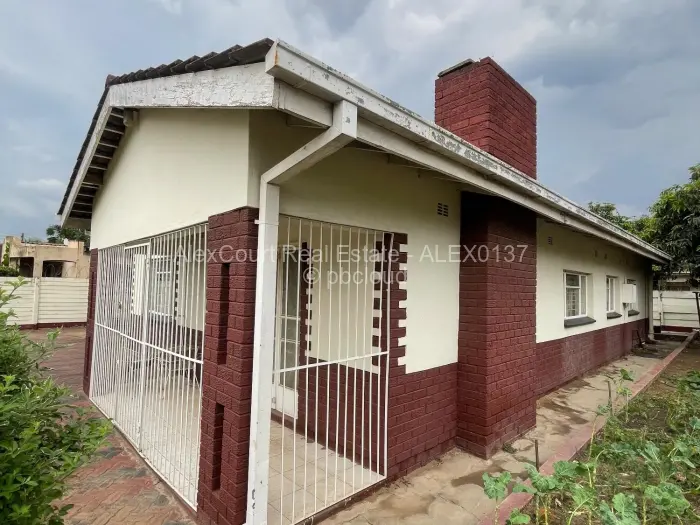 5 Bedroom House for Sale in Highfield, Harare