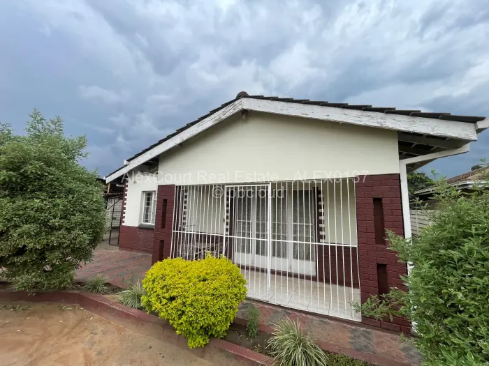 5 Bedroom House for Sale in Highfield, Harare