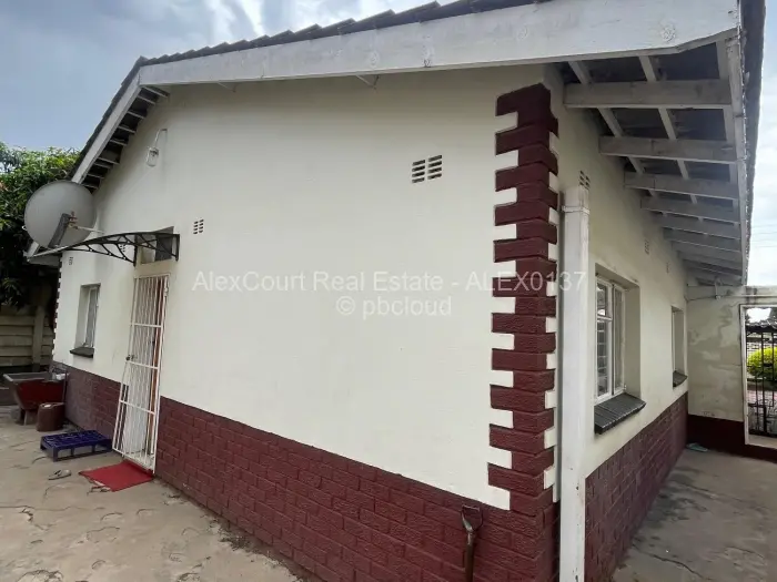 5 Bedroom House for Sale in Highfield, Harare
