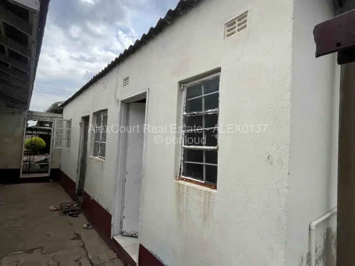 5 Bedroom House for Sale in Highfield, Harare