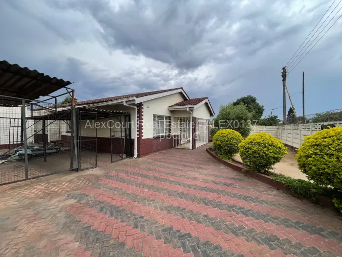 5 Bedroom House for Sale in Highfield, Harare