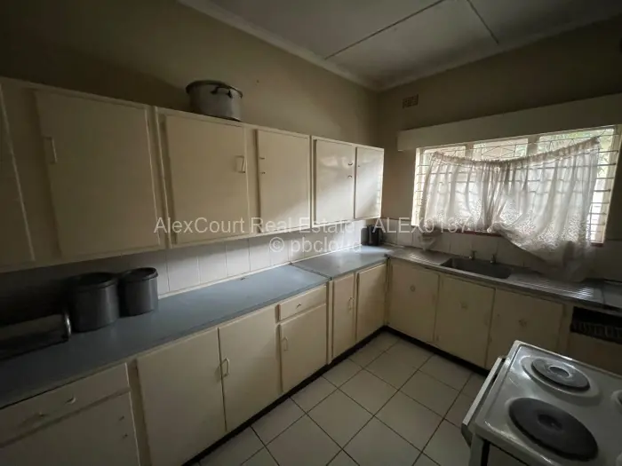 5 Bedroom House for Sale in Highfield, Harare