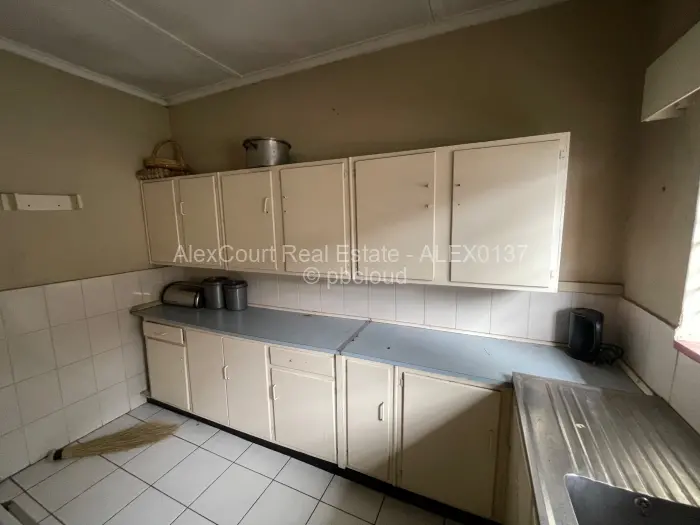 5 Bedroom House for Sale in Highfield, Harare