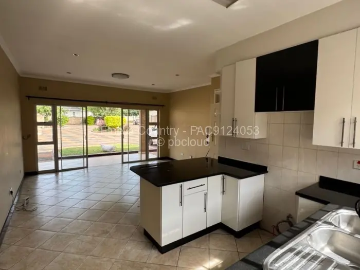 Flat/Apartment to Rent in Newlands, Harare