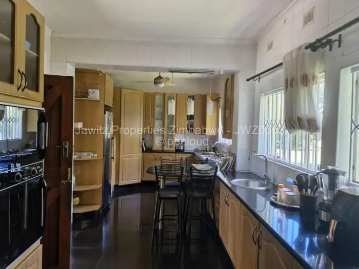 5 Bedroom House for Sale in Alexandra Park, Harare