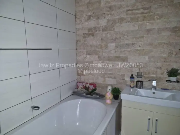 5 Bedroom House for Sale in Alexandra Park, Harare