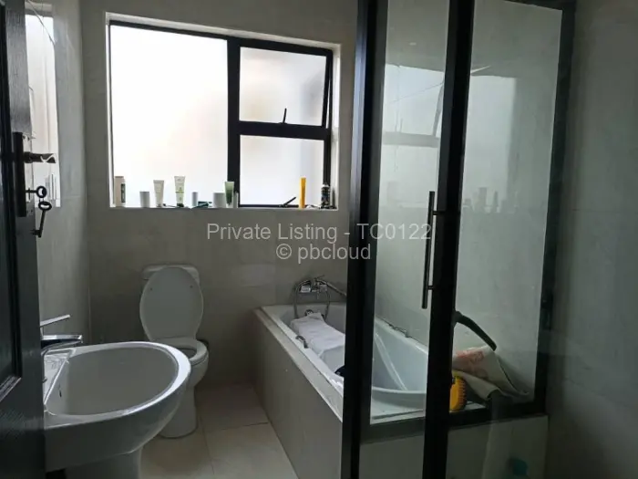 6 Bedroom House to Rent in Mount Pleasant Heights, Harare