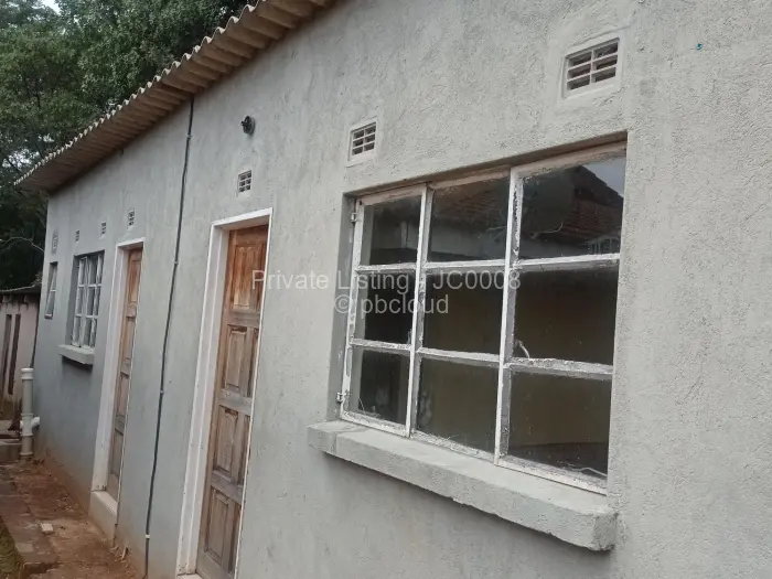 2 Bedroom Cottage/Garden Flat to Rent in Helensvale, Harare