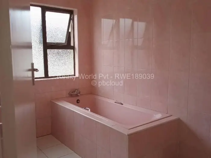 5 Bedroom House to Rent in Arlington, Harare