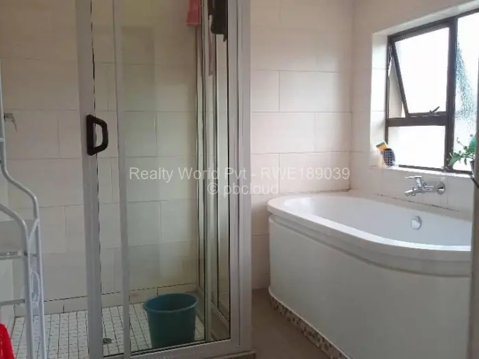 5 Bedroom House to Rent in Arlington, Harare