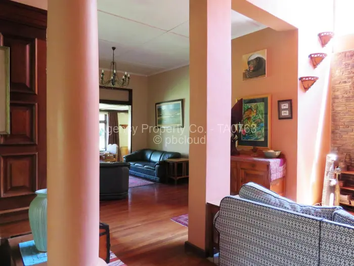5 Bedroom House for Sale in Tiger's Kloof, Mutare