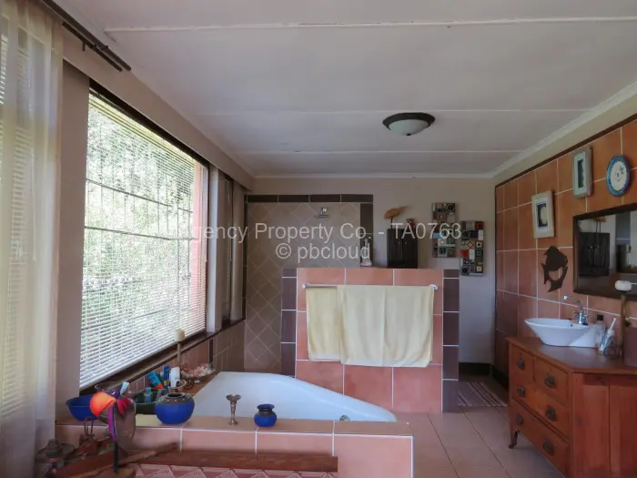 5 Bedroom House for Sale in Tiger's Kloof, Mutare