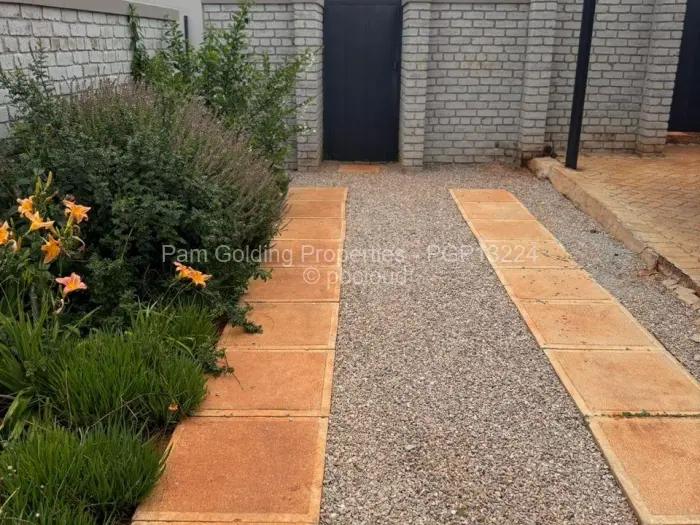 Townhouse/Cluster to Rent in Greendale, Harare